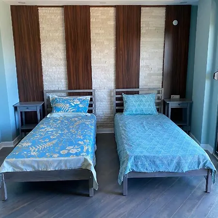 Villa15 Lodge, Five-star 5bd 5-5ba Access With Pool , Gym, Sauna, Alfresco Dining & Garden
