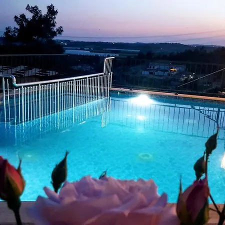 Villa15 Lodge, Five-star 5bd 5-5ba Access With Pool , Gym, Sauna, Alfresco Dining & Garden *
